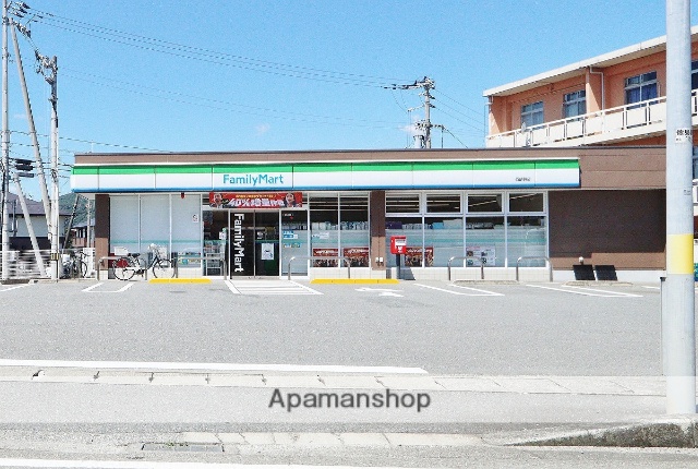 コンビニ　ファミリーマート西須賀店（コンビニ）まで880m