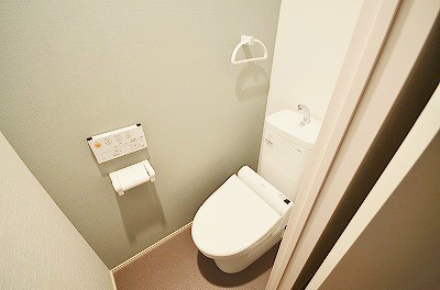 トイレ　温水洗浄便座