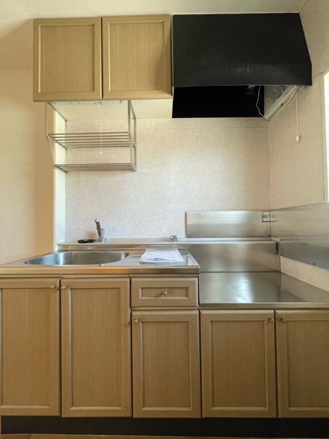 キッチン　キッチンに窓があり換気しやすくオススメです！