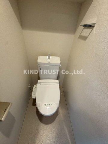 トイレ　落ち着いた色調のトイレです