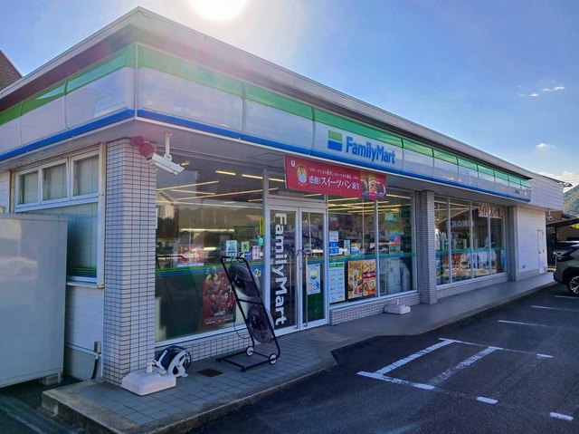 コンビニ　ファミリーマート玉野長尾店（コンビニ）まで750m