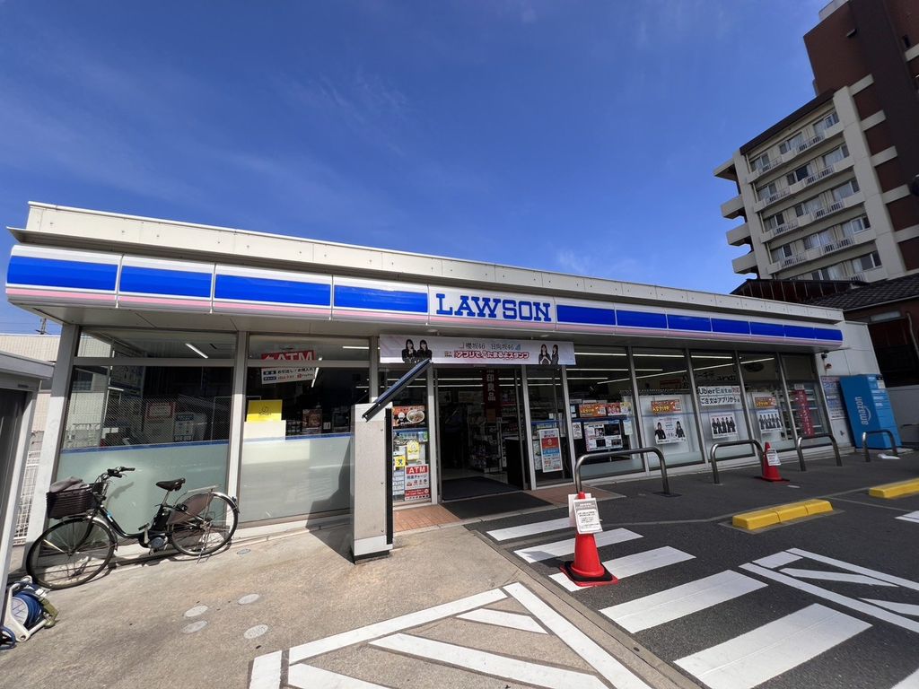 コンビニ　ローソン 西小倉駅前店（コンビニ）まで370m