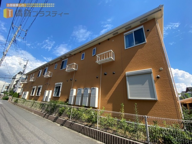 建物外観　暖色の世界観に引き込まれますね。。