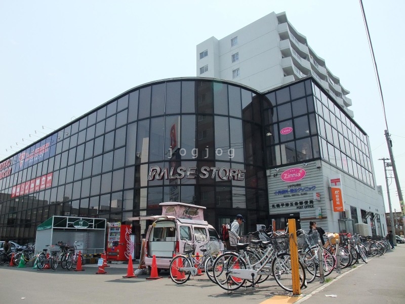 スーパー　ラルズストア平岸店（スーパー）まで34m