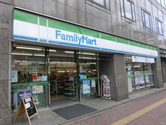 コンビニ　ファミリーマート（コンビニ）まで617m