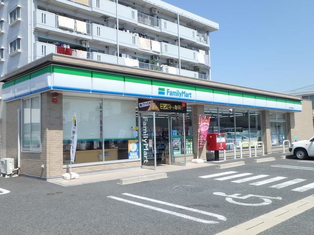 コンビニ　ファミリーマート（コンビニ）まで220m