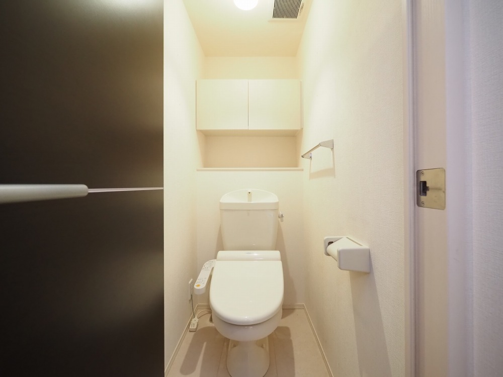 トイレ　嬉しいウォシュレット付きのトイレ！便座温かいですよ♪