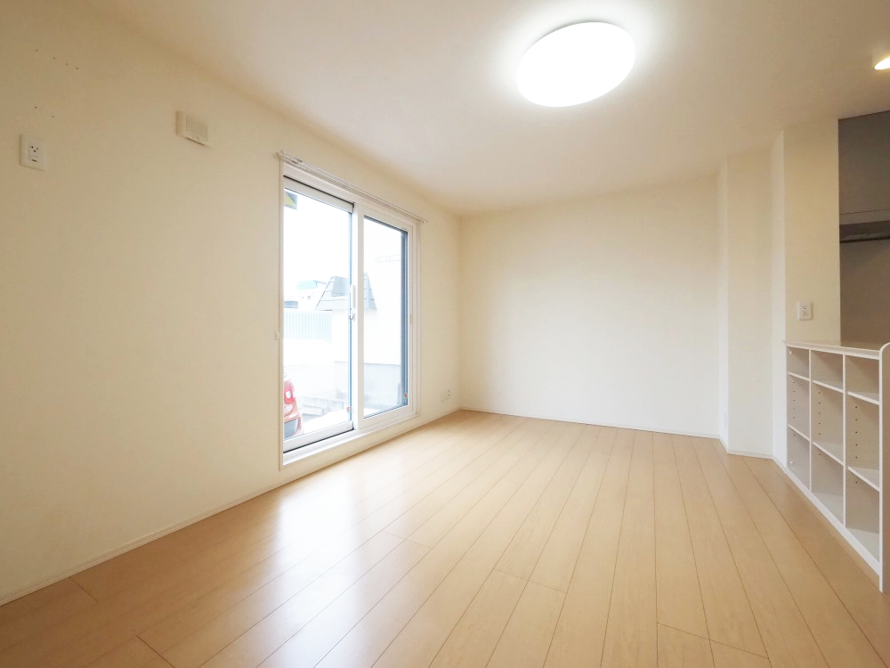 居室・リビング　明るい居間で気持ちまで明るくなりますね！