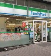 コンビニ　ファミリーマート三田一丁目店（コンビニ）まで283m