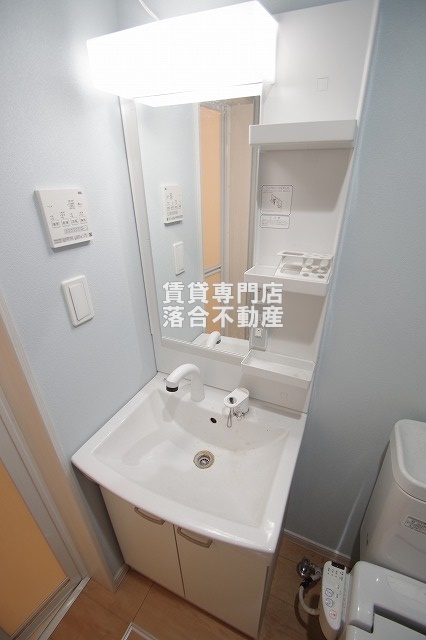 洗面設備　独立洗面化粧台付き