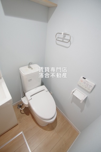 トイレ　ウォシュレット付き