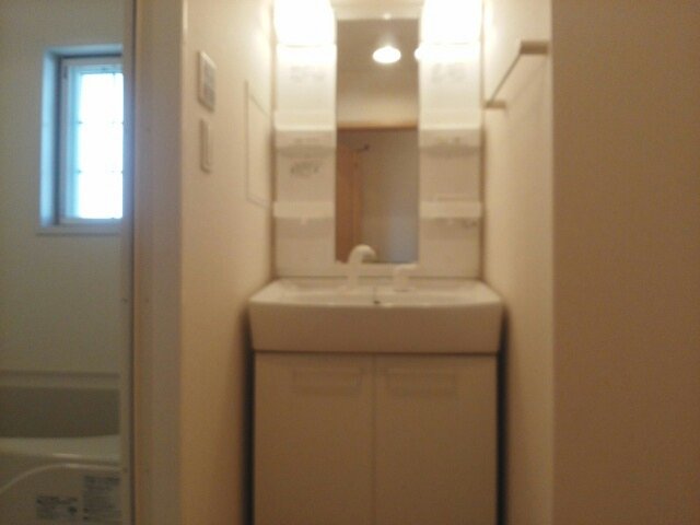 洗面設備　コンパクトで使いやすい洗面所