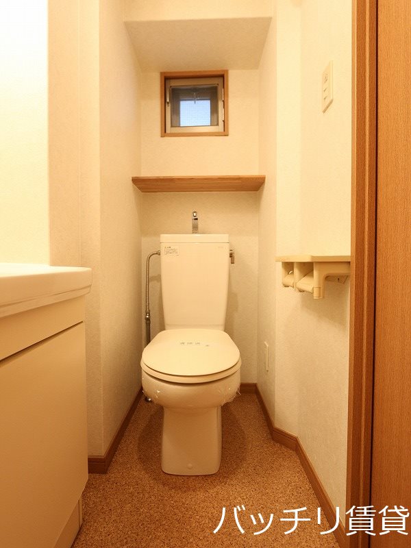 トイレ　別号室タイプの為、現状を優先いたします