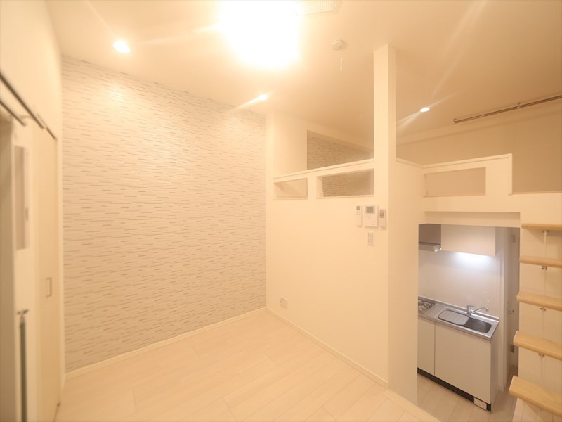 その他　洋室6.0帖　エアコン付　収納充実　バルコニー