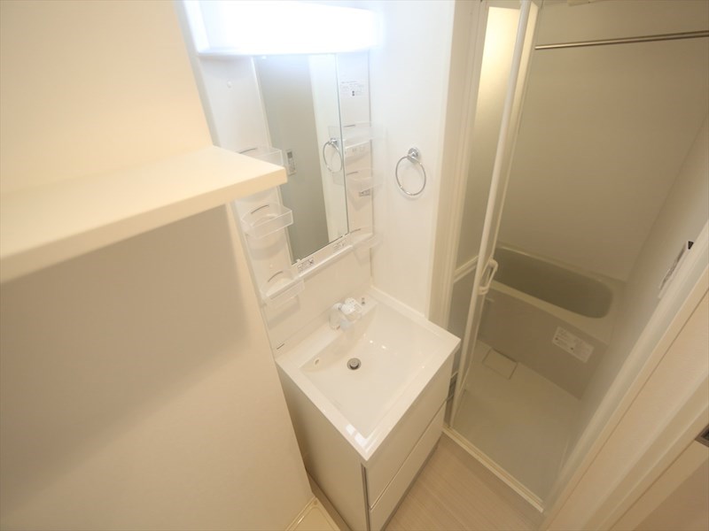 洗面設備　脱衣所　独立洗面台（シャンプードレッサー付）