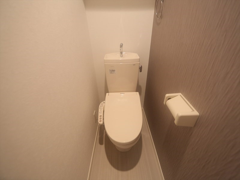 トイレ　温水洗浄暖房便座付トイレ