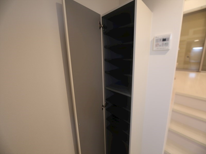 玄関　玄関　シューズボックス付（収納充実してます）