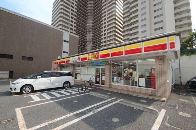 コンビニ　デイリーヤマザキ さいたま上落合店（コンビニ）まで532m