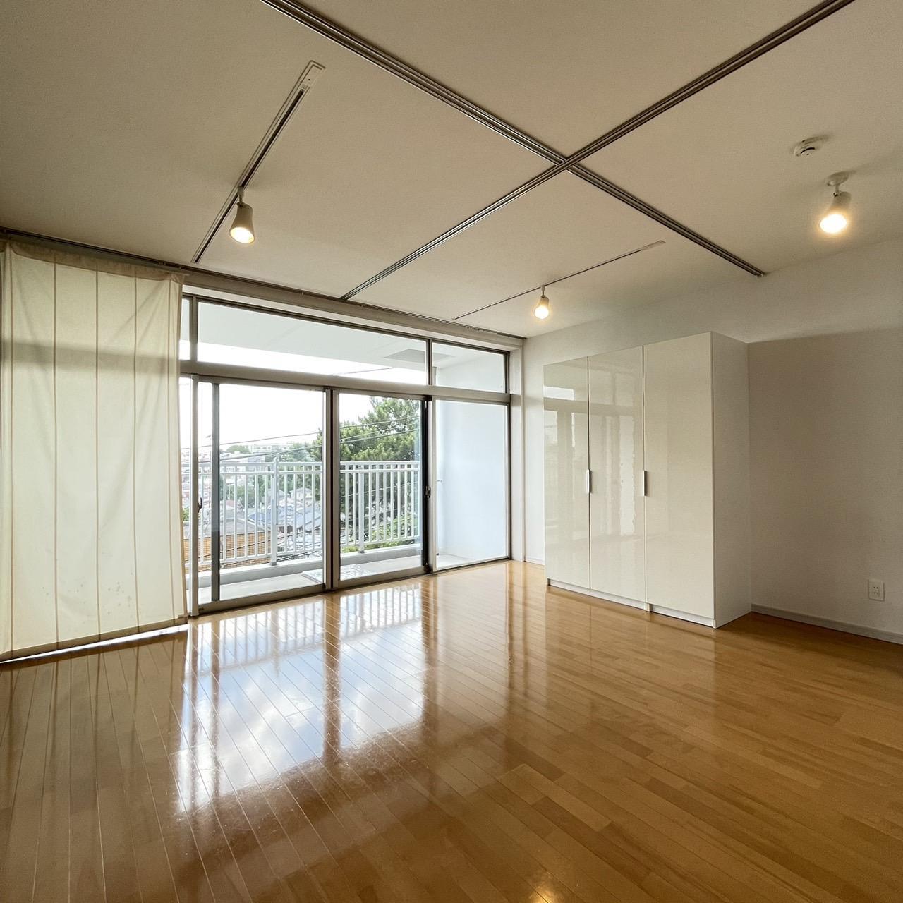 居室・リビング　※別部屋参考写真