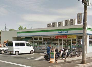コンビニ　ファミリーマート（コンビニ）まで400m