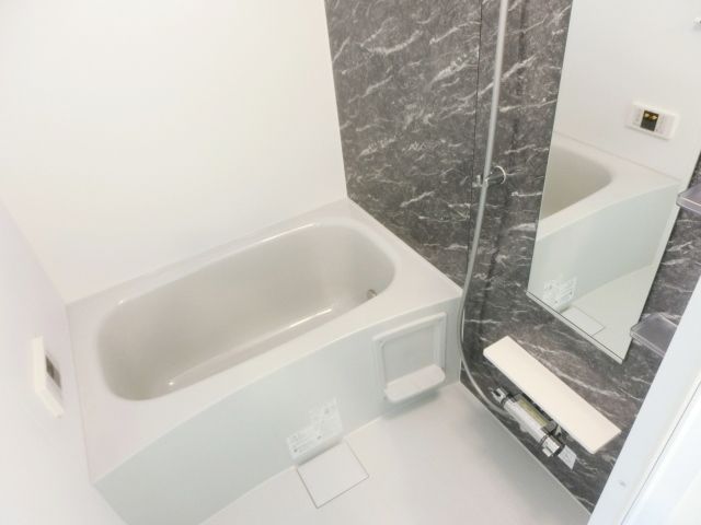 バス・シャワールーム　便利な追い焚き機能や浴室乾燥機付き