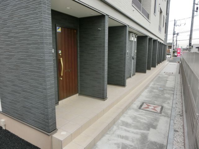 エントランス　玄関へのアプローチ