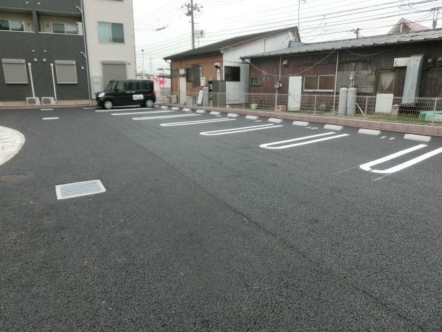 駐車場　広々とした敷地内駐車場