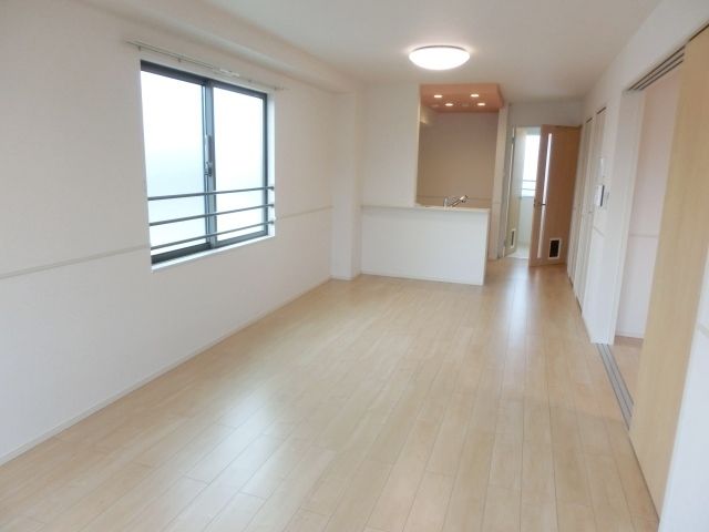 その他部屋・スペース　会話の弾む対面キッチン、照明付きのお部屋です