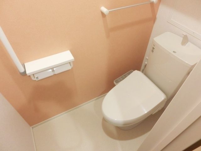 トイレ　温水洗浄便座もございます