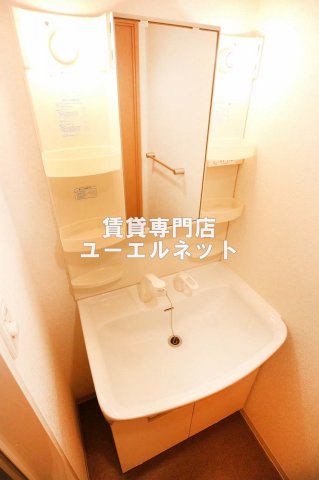 洗面設備　清潔感ある独立洗面台で毎日気持ちよく♪
