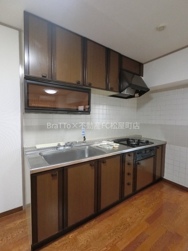 キッチン　キッチン（３口ガスコンログリル付き）