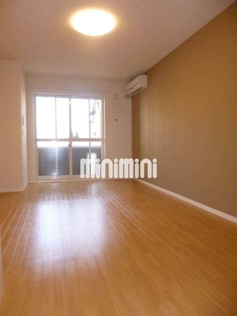 居室・リビング　エアコン付きのお部屋です。