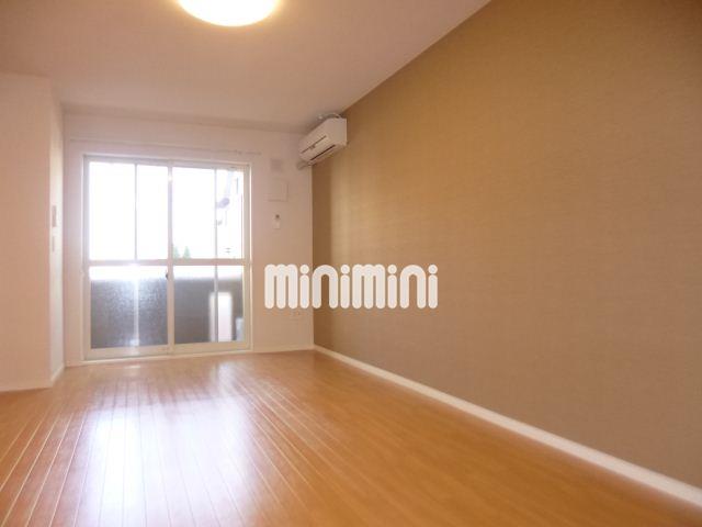 居室・リビング　明るい広いお部屋です。