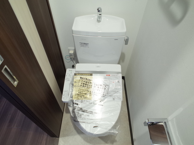 トイレ　温水洗浄便座