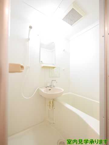 バス・シャワールーム　別部屋の画像になります。