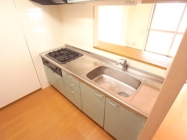 キッチン　コンパクトなキッチンで掃除もラクラク