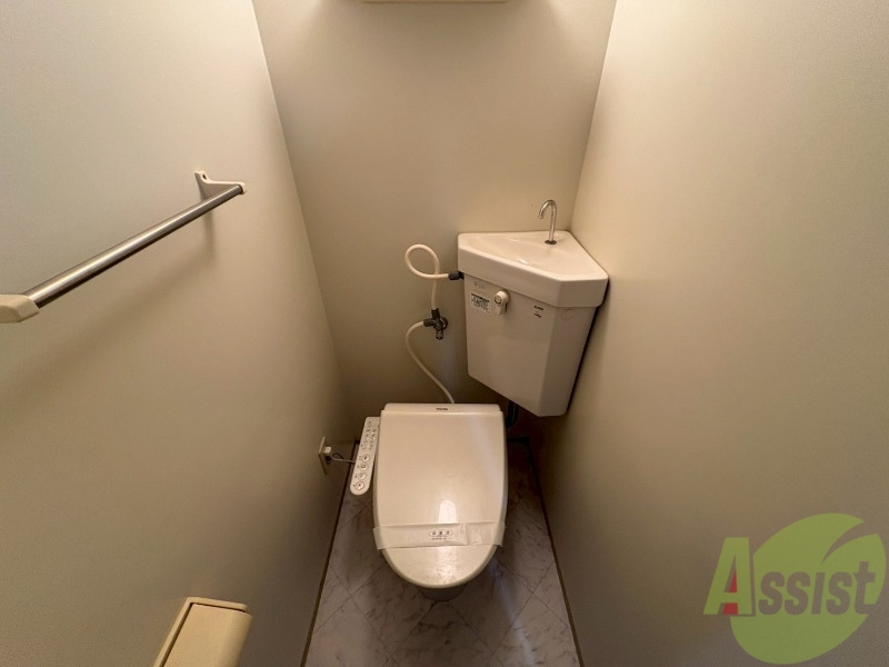 トイレ　トイレにウォシュレットが付いてるのは嬉しいですね。