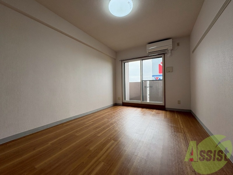 その他部屋・スペース　お部屋が広いのでベッドを置いても狭く感じないです。