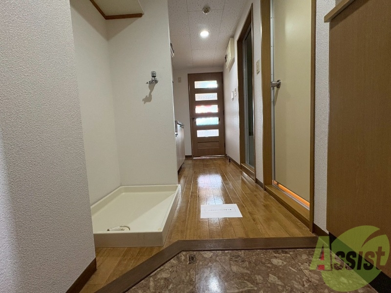 玄関　玄関が広く開放感があり風通しが良いです。