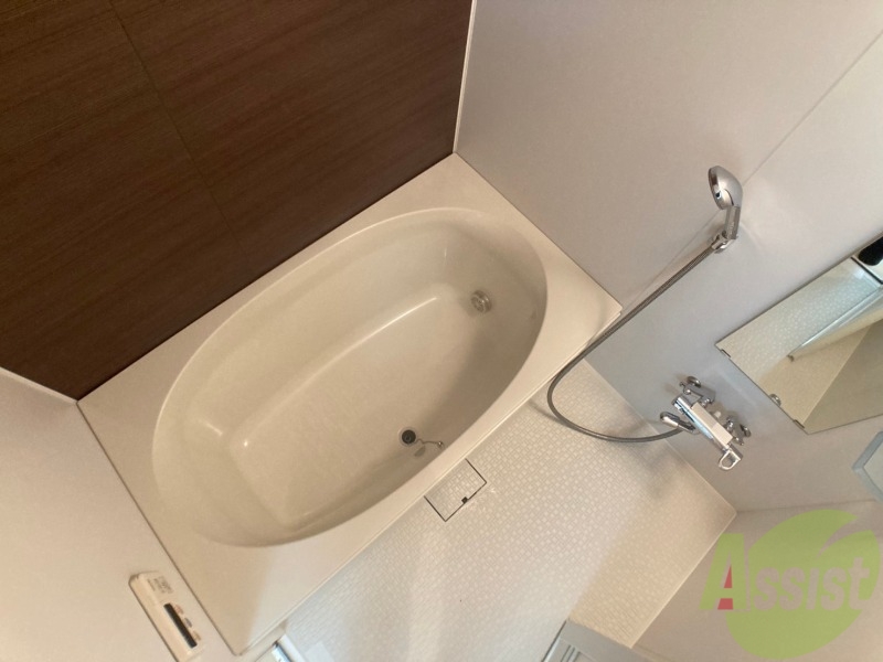 バス・シャワールーム　こちらはお風呂。一日の疲れをここで癒してください。