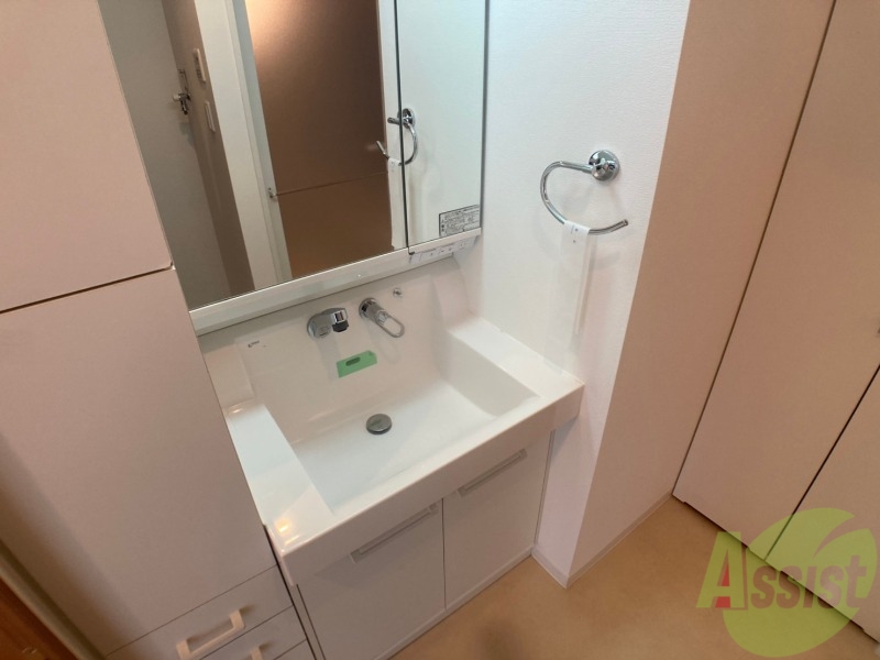 洗面設備　シャンプードレッサー。身支度はここでばっちり。