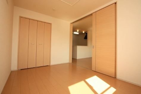 その他部屋・スペース　リビング横の洋室です。