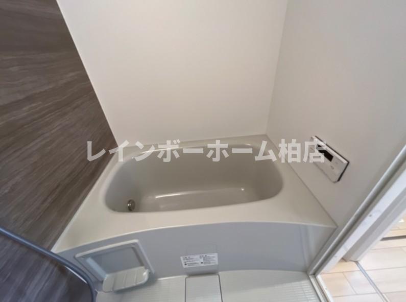 バス・シャワールーム　コンパクトで使いやすいお風呂です