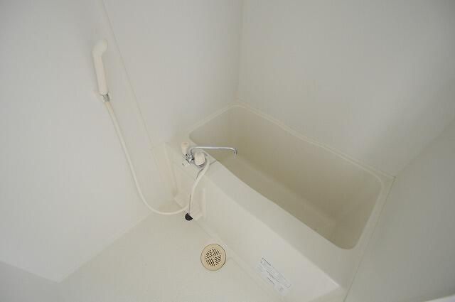 バス・シャワールーム　※写真は同じマンションの違う部屋のものになります。