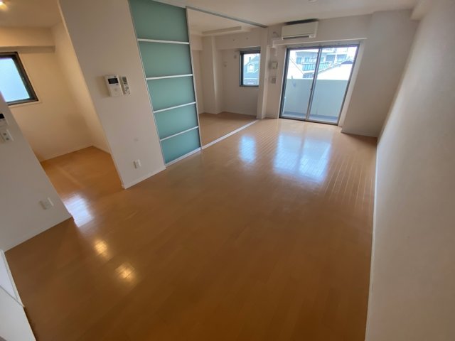 居室・リビング　５０平米超の広々1LDK☆エアコン付き！