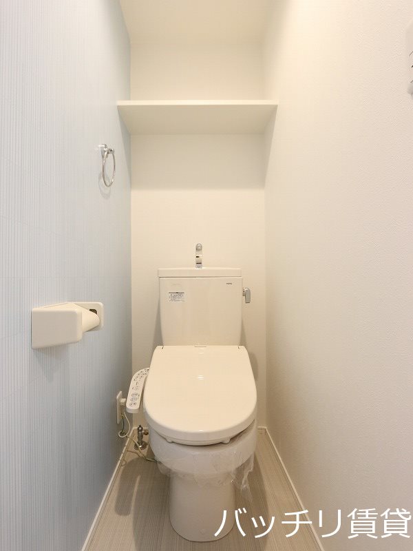 トイレ　別号室タイプの為、現状を優先致します。