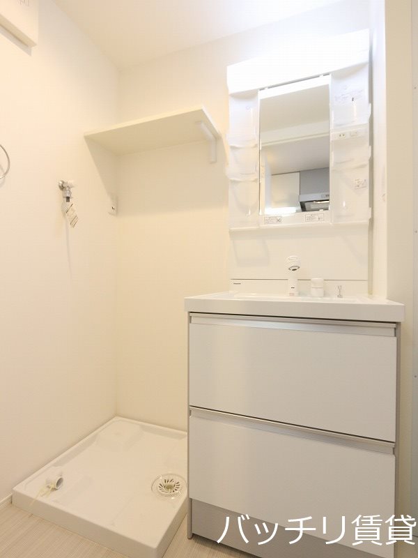 洗面設備　別号室タイプの為、現状を優先致します。