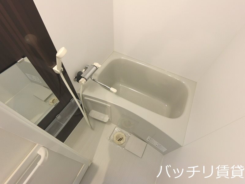 バス・シャワールーム　別号室タイプの為、現状を優先致します。