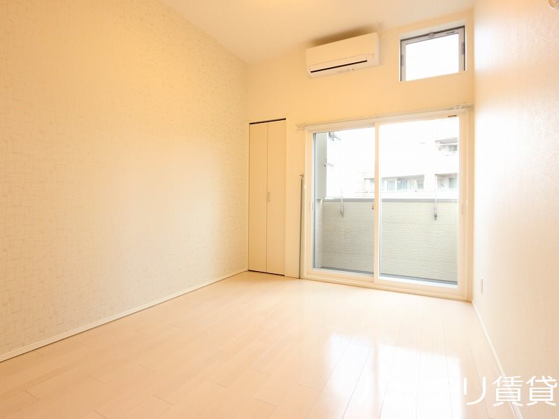 バルコニー　別号室タイプの為、現状を優先致します。