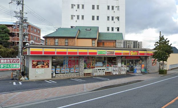 コンビニ　デイリーヤマザキ関西国際大学山手C前店（コンビニ）まで493m